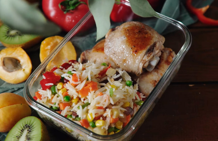 Курица и рис с овощами