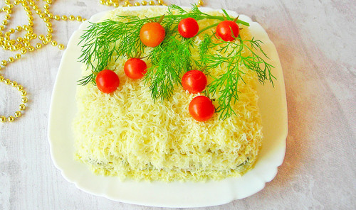 Новогодний салат с кальмарами