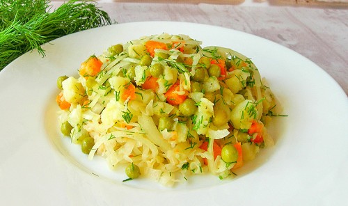 Постный салат из картофеля и квашеной капусты