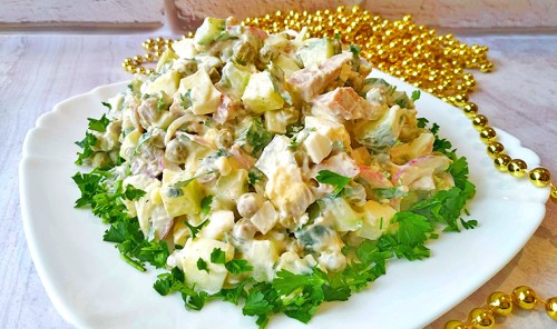 Салат с языком, яйцами и зеленым горошком