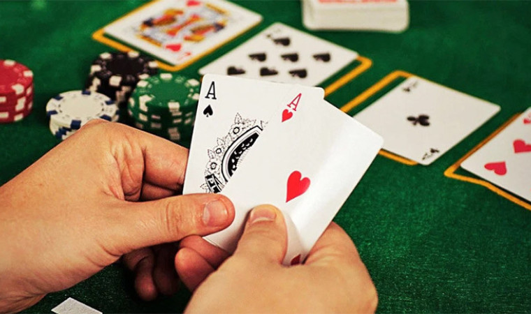 Покер с реальными ставками: специфика платной игры