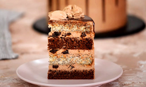 Шоколадный торт с маком и черносливом