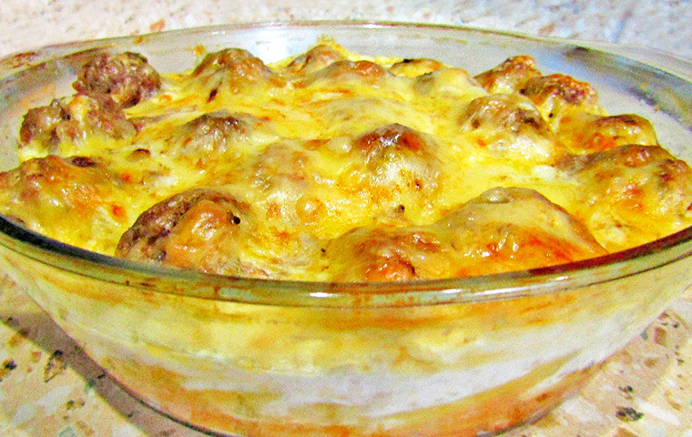 Макароны с сыром и мясными фрикадельками в духовке