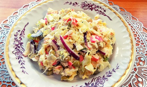 Салат из крабовых палочек с капустой и яйцом