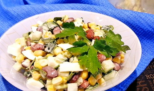 Салат с красной фасолью и кукурузой