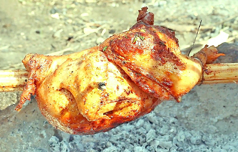 Цыпленок на углях на вертеле