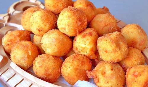 Картофельные шарики с ветчиной и сыром