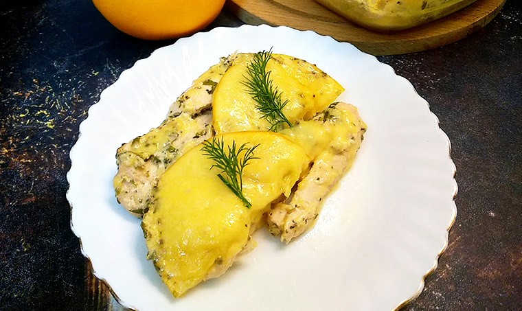 Куриное филе в апельсиновом маринаде под сырной корочкой