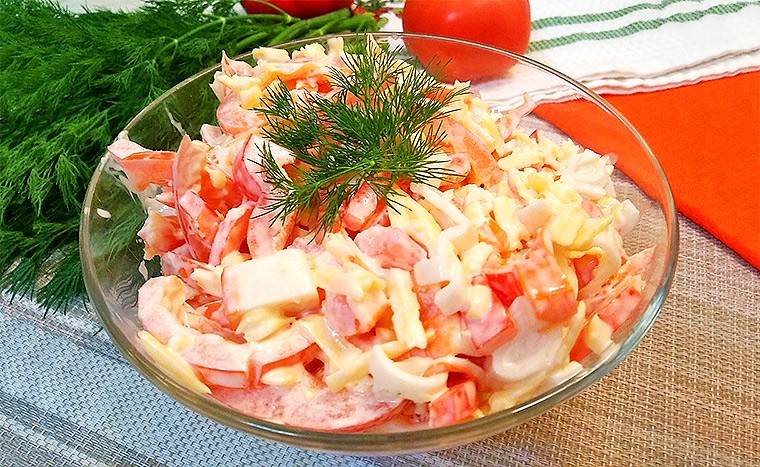 Салат с крабовыми палочками «Приморский»