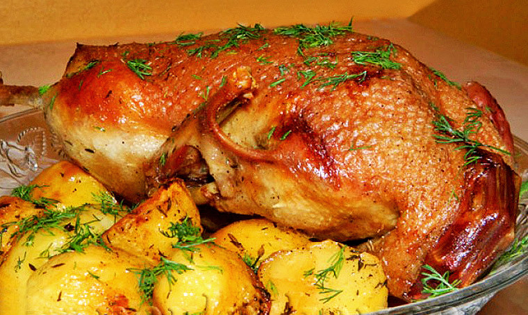 Сочная и мягкая утка с картошкой в духовке - 8 вкусных рецептов с пошаговыми фото