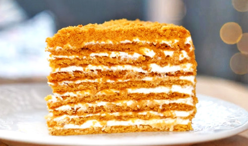 Медовый торт со сметанно-сливочным кремом и карамелью