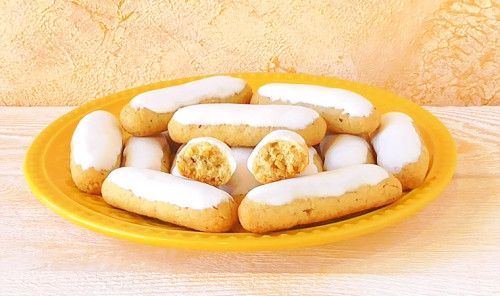 Песочное печенье в глазури с орехами