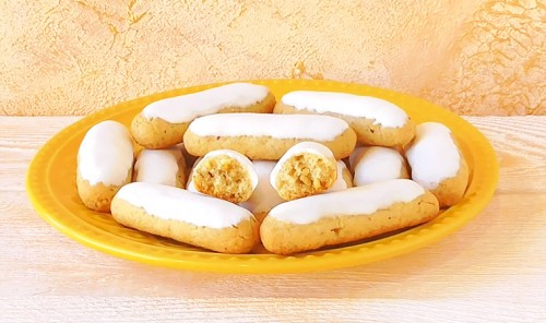 Песочное печенье в глазури с орехами
