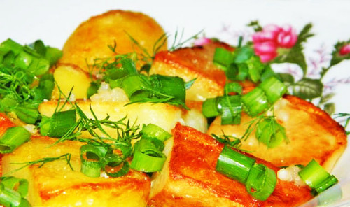 Картошка кусочками, жаренная на сковороде