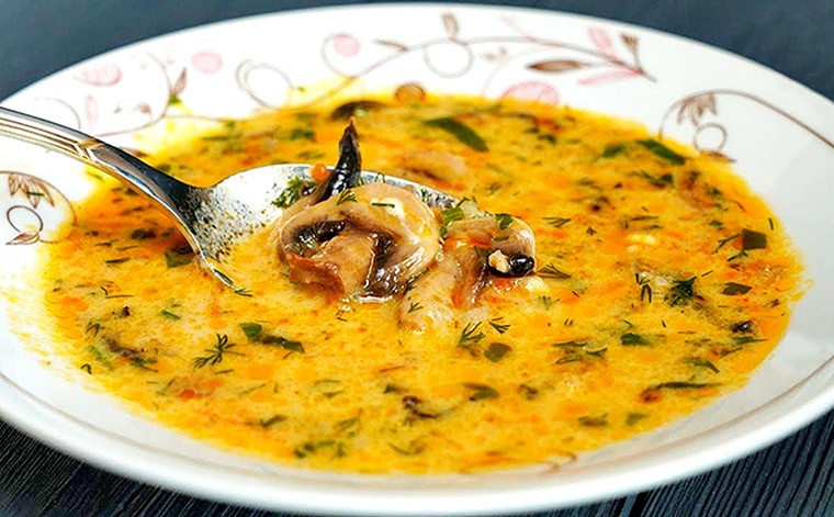Грибной суп с плавленным сыром и курицей