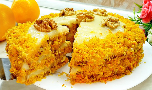 Морковный торт с орехами и апельсиновым кремом