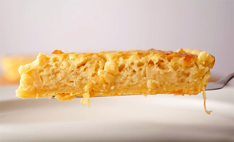 Пирог с луком и плавленым сыром «Чиполлино»