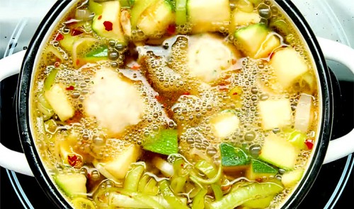 Овощной суп с рыбными тефтелями