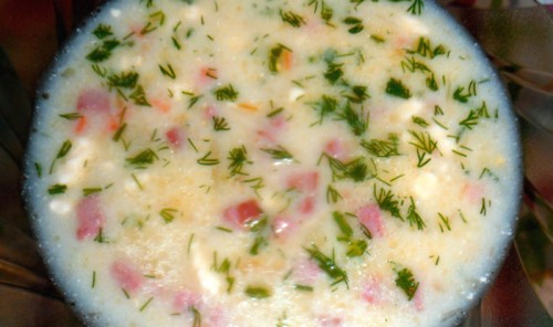 Сырный суп с копчёной колбасой и вермишелью