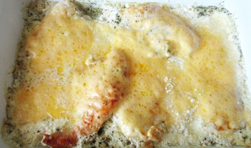 Куриное филе, запеченное в сливках с сыром
