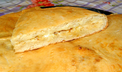 Пирог с сыром и луком