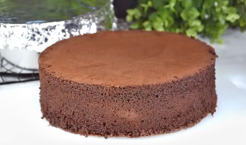 Простой шоколадный бисквит для торта