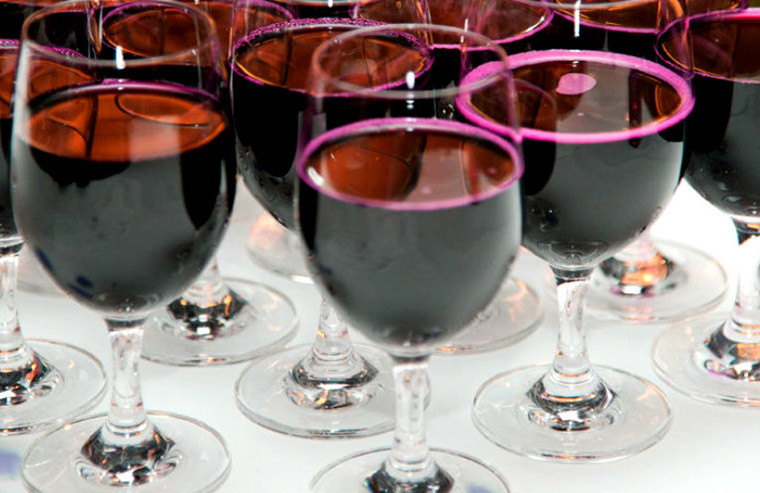 Простой и универсальный рецепт приготовления вина из слив в домашних условиях