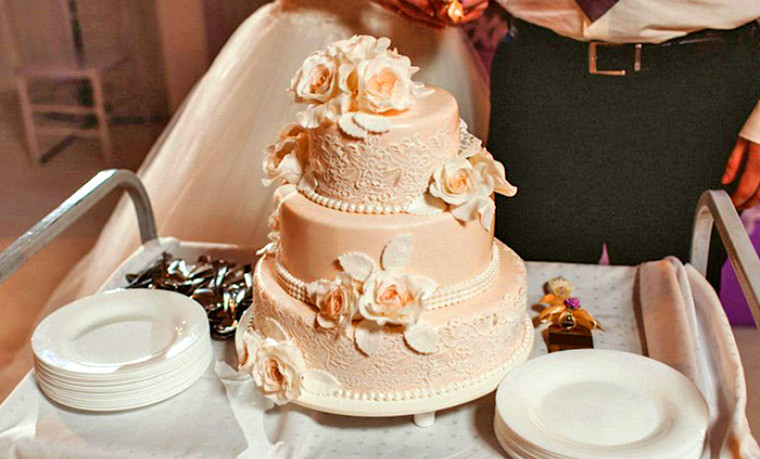 Традиции на свадьбе - свадебный торт и каравай