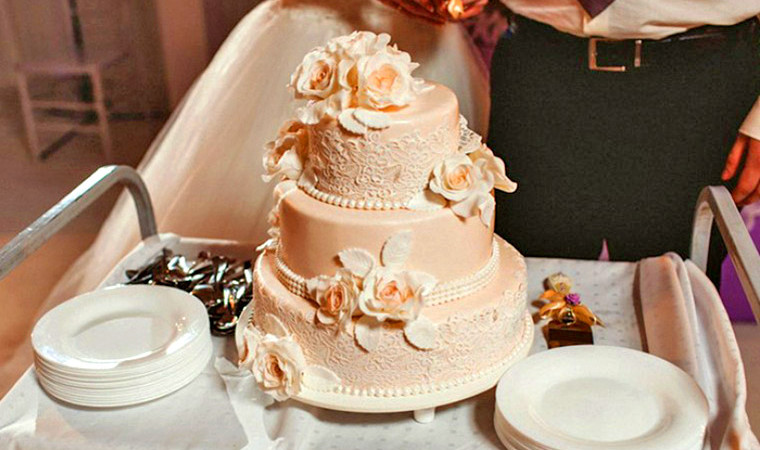 Традиции на свадьбе - свадебный торт и каравай