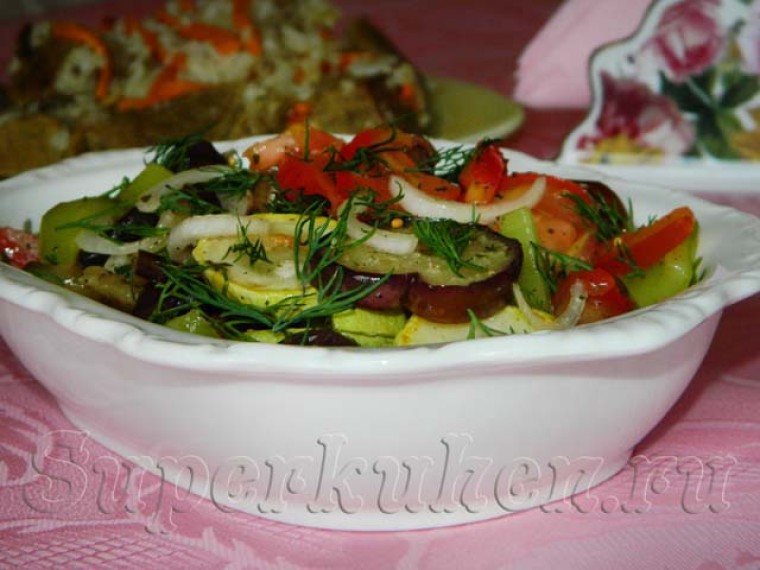 Салат из баклажанов и кабачков