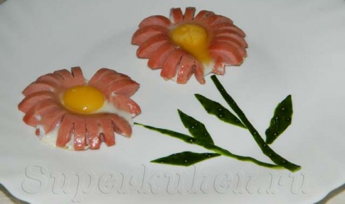 Цветы из сосисок и перепелиных яиц
